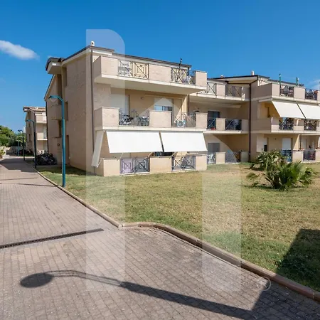 Homiday - Bay Village Int A10 Apartment Pineto