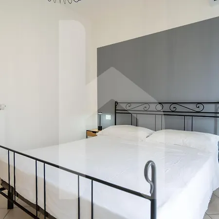 Apartment Homiday - Bay Village Int A10 Pineto