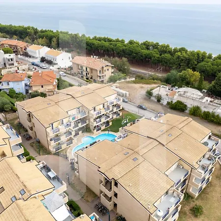Homiday - Bay Village Int A10 * Pineto
