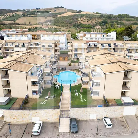 Homiday - Bay Village Int A10 *