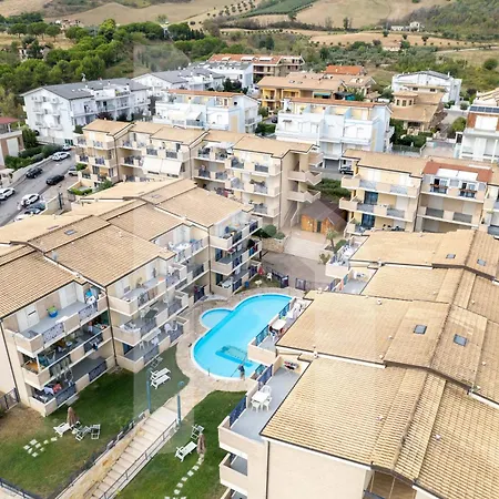 Homiday - Bay Village Int A10 Apartment