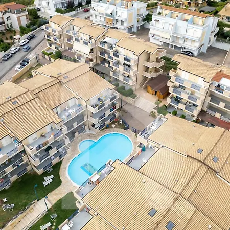 Apartment Homiday - Bay Village Int A10 Pineto